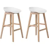 Beliani Lot de 2 chaises de bar en bois clair et plastique blanc, assise 85 cm, comptoir de cuisine