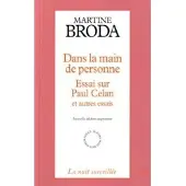 Cerf Dans la main de personne