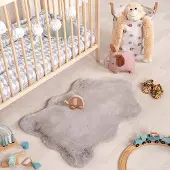 Little Olly Tapis enfant - Huggy Sheep Gris | 55x80 cm | Irréguliers | Pile haute