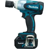 Makita DTW 251 RMJ Boulonneuse à chocs sans fil 230 Nm + Coffret de transport Makpac + 2x Batteries BL 1840 Akku 18 V 4 Ah + Chargeur rapide