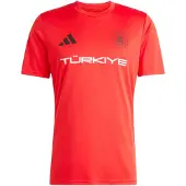Adidas T-Shirt fonctionnel 'FIFA Fussball-Weltmeisterschaft 26 Türkei' rouge / noir / blanc