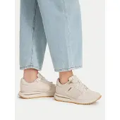 GUESS Baskets basses 'Energy' crème / nude / chamois