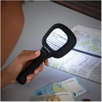 InnovaGoods Loupe 3X avec LED et lumière UV