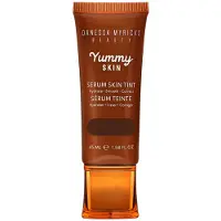 Danessa Myricks Beauty Yummy Skin Serum Skin Tint fond de teint hydratant lissant teinte 15 - Deep with Neutral Undertones 45 ml