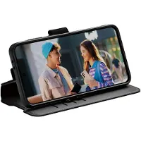 CARE by PanzerGlass Feature Wallet Case w. Kickstand avec MagSafe Samsung Galaxy A26 - Noir