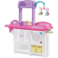 Step2 Love & Care Deluxe Nursery Nurserie pour poupées - Commode avec berceau, siège enfant, machine à laver et accessoires (excl. Poupée) - Jouets en plastique 80x25x95cm