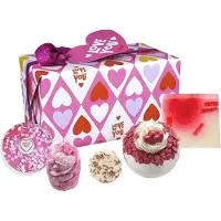 Bomb Cosmetics Love you bath gift set