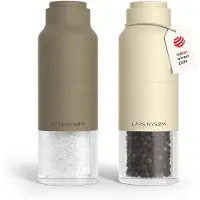 LARS NYSØM Ensemble de moulins à sel et à poivre en acier inoxydable avec broyeur réglable I Design bouteille Moulins à épices Set Manual (Greige/Buttercream)