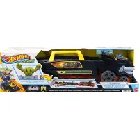 Hot Wheels Mattel HNX21 Racer Verse 2 in 1 Bat Truck Circuit Killer Crock