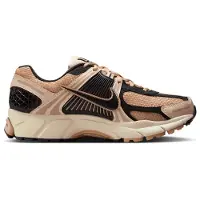 Nike Chaussure avec détails réfléchissants Zoom Vomero 5 pour femme - Marron | Taille 40.5