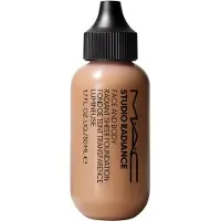 MAC Studio Radiance Face and Body Radiant Sheer Foundation fond de teint léger visage et corps teinte N4 50 ml