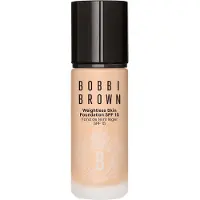 Bobbi Brown Weightless Skin Foundation SPF 15 Mini fond de teint matifiant longue tenue pour un effet naturel teinte Warm Porcelain 13 ml