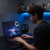 Lenovo Legion 9i Gen 10 18? Intel Processeur Intel Core Ultra 9 275HX c?urs E jusqu?à 4,60 GHz c?urs P jusqu?à 5,40 GHz, Windows 11 Professionnel 64, 2 To SSD M.2 2280 PCIe Gen5 Performance TLC -
