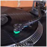Audio-Technica Cellule Stéréo Elliptique Série VM95 avec porte-cellule AT-HS6