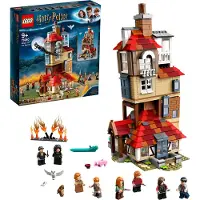 LEGO Harry Potter Attaque du terrier du renard 75980 - 8 minifigures, maison détaillée de la famille Weasley avec Mangemort