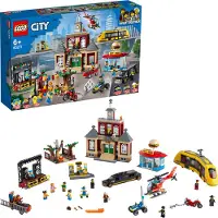 LEGO 60271 City Place de la ville, diner et tramway Set de construction avec 14 minifigures