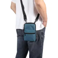 Unyqoos Sacoche d'épaule étanche pour hommes – sacoche compacte à porter en bandoulière ou à la ceinture, avec bandoulière amovible, 2 compartiments zippés et une poche frontale