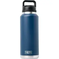 Yeti Rambler Bottle 46oz Chug Cap, Navy Blue, gourde thermos avec bouchon chug, 1.36L