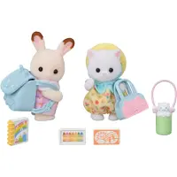 Sylvanian Families Le duo de bébés en vadrouille - - 5747 - Lapin chocolat et chat persan avec accessoires