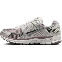 Nike Zoom Vomero 5 "Metallic Silver Platinum Violet" HV6417-001, Taille : 44