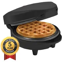 Bestron Mini gaufrier pour gaufres classiques, gaufrier antiadhésif, pour fêtes d'enfants, fêtes de famille, Pâques ou Noël, 550 Watt, couleur : Noir