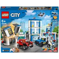 LEGO City Commissariat de Police 60246 - Kit de Construction avec 743 Pièces et 6 Personnages Miniatures, pour Enfants de 6 ans et Plus