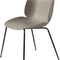 Gubi Beetle Dining Chair Non Rembourrée Conic Base Black Matt | New Beige