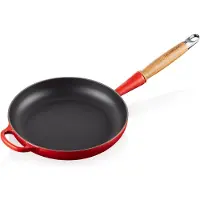 Le Creuset Poêle à frire en Fonte Émaillée Signature avec poignée en bois, 24 cm, Cerise, 20258240600422